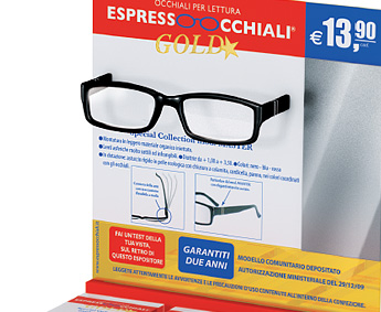 Dettaglio del nuovo espositore - confezione da banco per 18 occhiali da lettura EO Gold con gli occhiali di prova per i clienti.