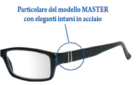 Gli occhiali da lettura Master di Espressoocchiali hanno eleganti fregi in acciaio.